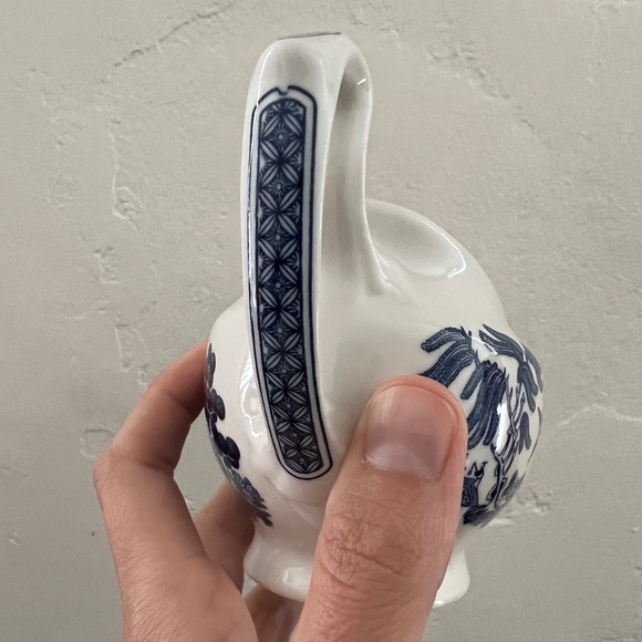 NWT Blue Willow Churchill ceramic Gravy Pitcher - Picture 9 of 14